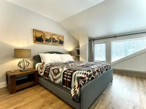 Llama Lookout Suite with hot tub at Basecamp Ranch - Image 5