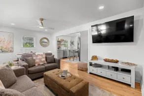 Upscale Cottage - Image 5