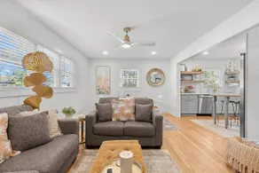 Upscale Cottage - Image 4