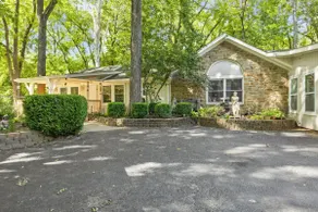 The Gathering Place: LG Home. 4BR, 8 beds, LG sofa - Image 2