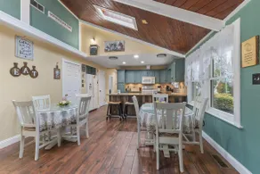 The Gathering Place: LG Home. 4BR, 8 beds, LG sofa - Image 5