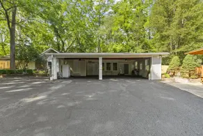 The Gathering Place: LG Home. 4BR, 8 beds, LG sofa - Image 3