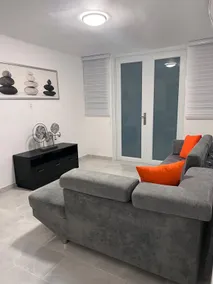 Shared Pool Apartment in Levittown - Apt B - Image 3
