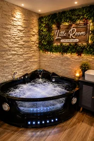 Cozy studio with spa – Little Room Vendôme - Image 2