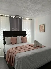 Johnnys orange 2 bedroom - Image 3