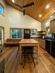 Cozy Peninsula Lake Outpost - Image 2