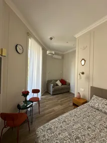 Hyper Center Cozy Parisian Studio New! - Image 5