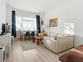 Apartment| 2 bedrooms| raised ground floor - Image 2