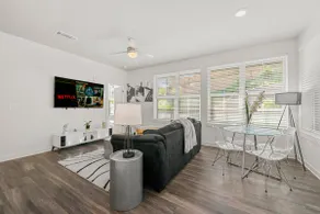Luxury 2BR/2BA W.Midtown New Building Free Parking - Image 4