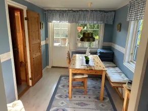 The little house in the yard - Image 3