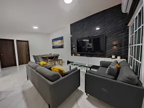 Luxurious, no steps | 3 King | 75”TV | Garage. - Image 3