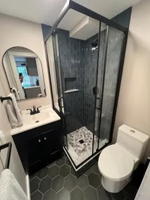 Trendy 1 Bed Steps to Dining - Farmington Valley - Image 5