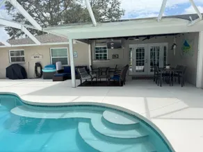 Venice Charm 3/2 heated, screened pool - Image 4