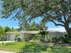 Venice Charm 3/2 heated, screened pool - Image 3