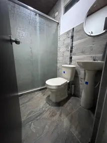 10 min to airport 2 bathrooms ideal for stopovers - Image 5