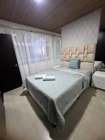 10 min to airport 2 bathrooms ideal for stopovers - Image 2