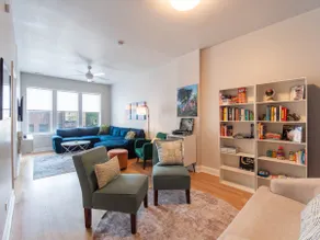 Spacious 2Bed2Bath with Parking, Wrigley Field - Image 2