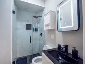 Spacious 2Bed2Bath with Parking, Wrigley Field - Image 4