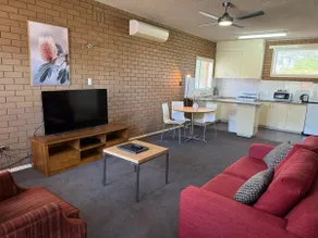 One Bedroom Apartment- Parkview Motor Inn - Image 4