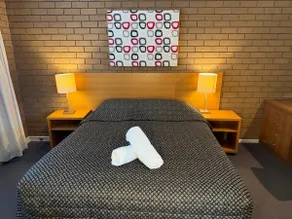 One Bedroom Apartment- Parkview Motor Inn - Image 3