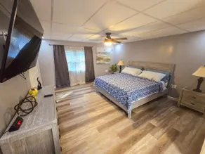 Mountaineer GoldandBlue Retreat - Image 4