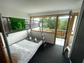 Resort View Apartment with Balcony, Parking & Ideal for 6 People - Image 3