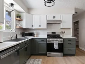 5BR/3BTH Sleeps 12 Near SUU & Temple | Game Room - Image 3