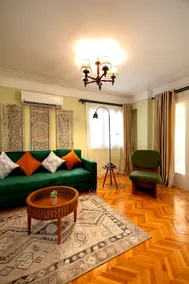 Luxe Heliopolis 2 BR Apt - Huge Patio Near Airport - Image 2