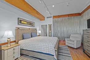 Best Location in Oriental, NC! King Room. - Image 2