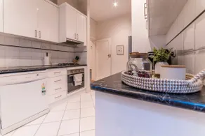 3BR Glen Iris Gem – Sleeps 8, Near Train & Freeway - Image 3