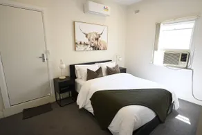 3BR Glen Iris Gem – Sleeps 8, Near Train & Freeway - Image 3