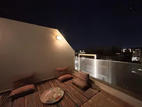 Midtown Penthouse with roof - Image 5