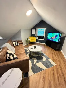 Stylish 3 bed 2 bath on Westcott - Image 2