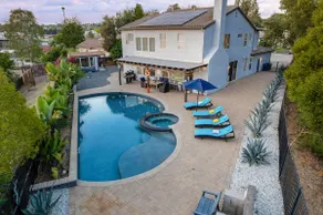 5BR Villa w Garage, Driveway, Backyard - Image 3