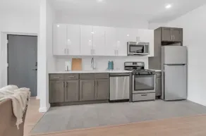 Stay | 1BR King l W/ Free Parking I Min fr NYC - Image 3