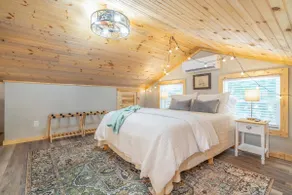 Charming Coastal Cottage: King bed+Loft+Firepit - Image 5