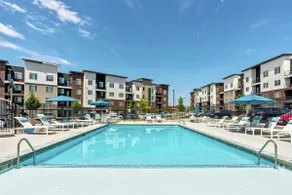 Stunning Apartment-Gym-Pool-Playground-Hot Tub - Image 3