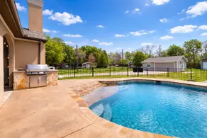 McKinney Private Guesthouse Pool • Smart TV • WiFi - Image 2