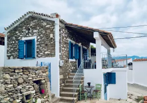 Stone house by the sea - Image 3