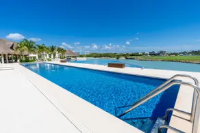 Marea Elite Ocean Front Suite - Image 5