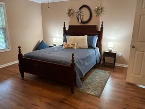 Tin Roof Retreat •Near Wild Adventures •3BR - Image 5