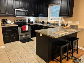 Tin Roof Retreat •Near Wild Adventures •3BR - Image 3