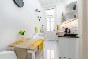 Quiet Cozy Art Apartment - City Center, Near Metro - Image 3