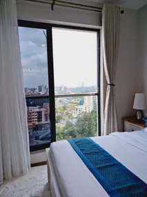Luxe Apartment with Heated pool & Skyline Scenery - Image 4