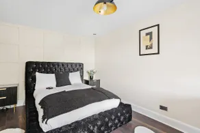 Hideaway, Homely, Pet Friendly wit Private Parking - Image 2