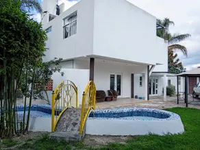 Beautiful family house with garden, kiosk and pool - Image 2