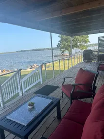 Lakeshore Retreat - Image 5