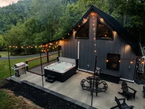 Hot Tub Bliss, Dream Cabin, Hikes & Stargazing! - Image 3