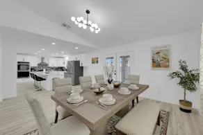 Pool retreat. 7 bedsW/ king next to strip+airport! - Image 4