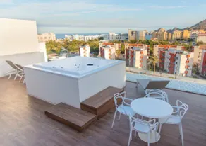 Perfect Location 2-BDRM PH / Private jacuzzi - Image 2